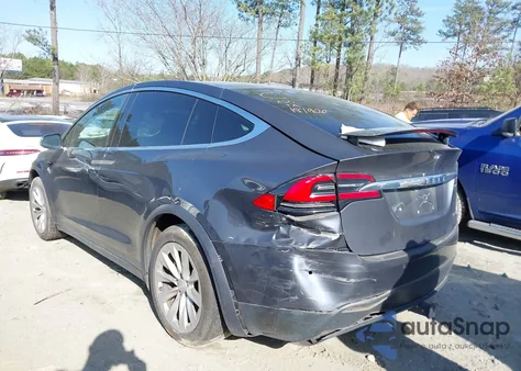 2019 Tesla Model X 100D/75D/Long Range z USA, uszkodzony, nr VIN 5YJXCAE23KF181900